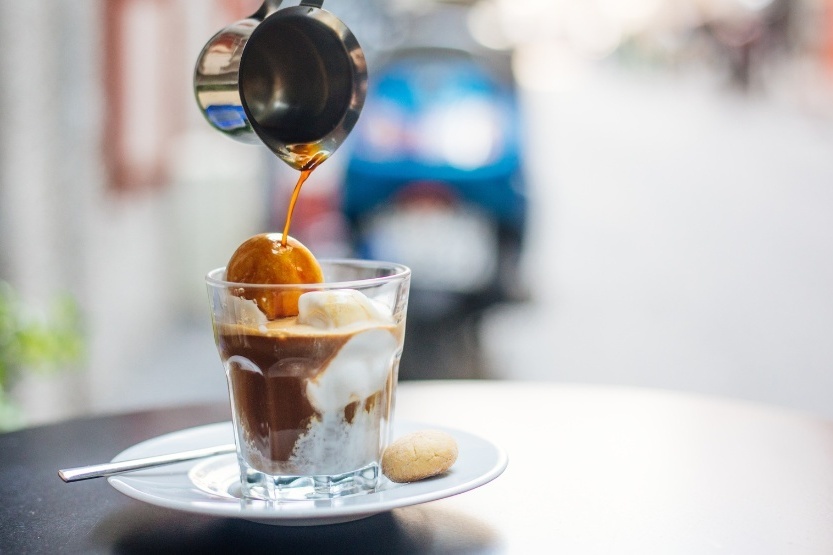 Kaffee mit Vanilleeis: ein unwiderstehlicher Kaffeegenuss